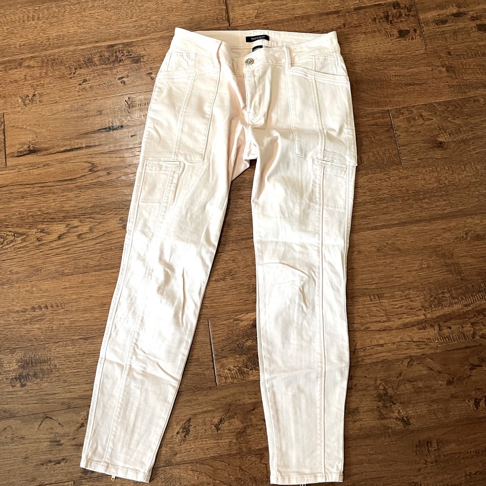 White House Black Market crop pants in pale pink.